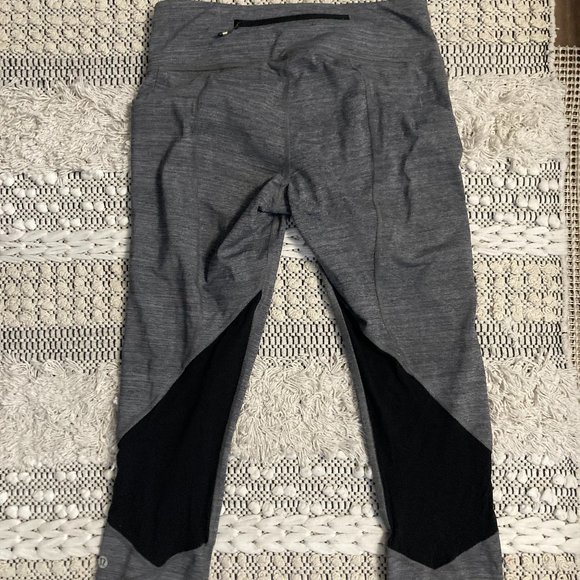 Lululemon Grey and Black Pace Rival Crops - Picture 3 of 6